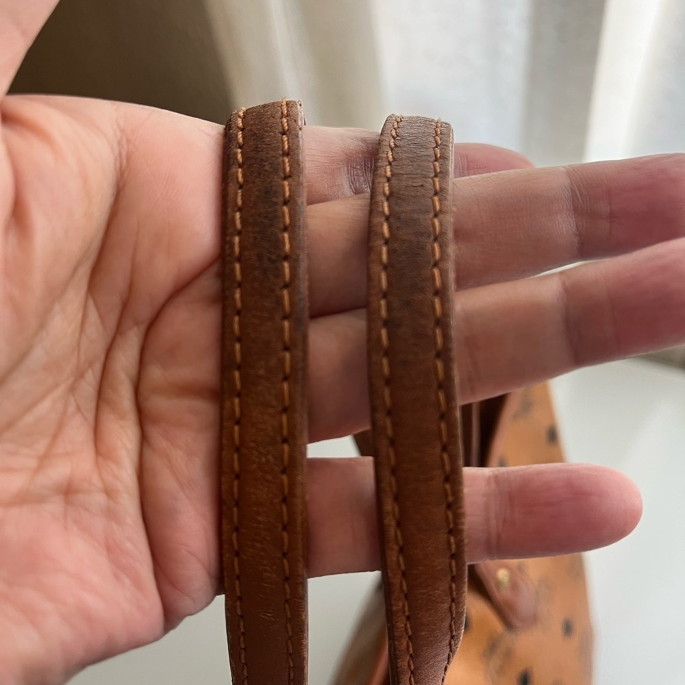 MCM COGNAC VISETOS SMALL ZIPPERED TOTE - Picture 4 of 15